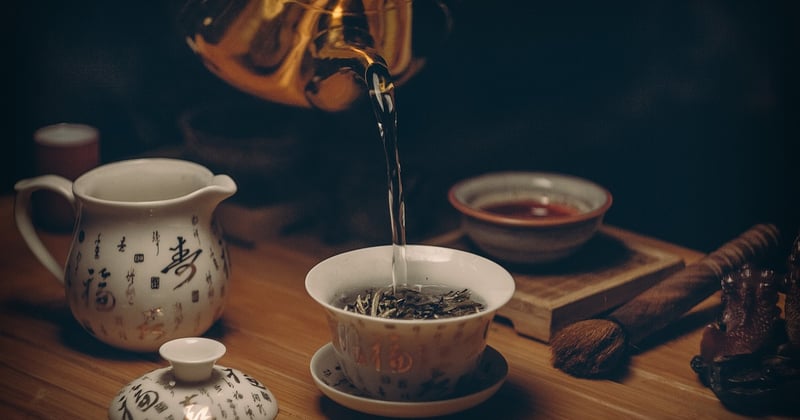 Thé vert et curcuma : le duo minceur et vitalité qui change votre forme physique
